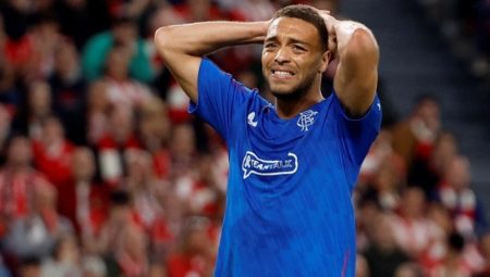 Athletic Bilbao – Rangers maçında enteresan anlar: Forması yırtıldı, hakem sarı kart gösterdi!